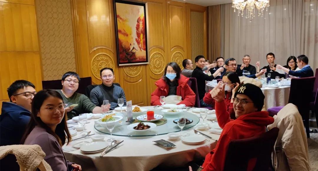 齊心協(xié)力，乘風(fēng)破浪！聚集夢想，贏在未來！